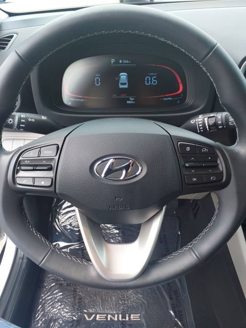 Certified 2025 Hyundai Venue SEL FWD image 30