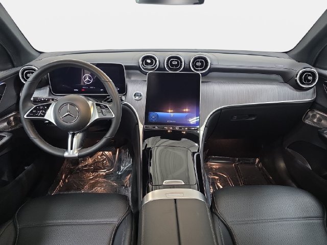 Used 2024 Mercedes-Benz GLC 300 4MATIC image 10
