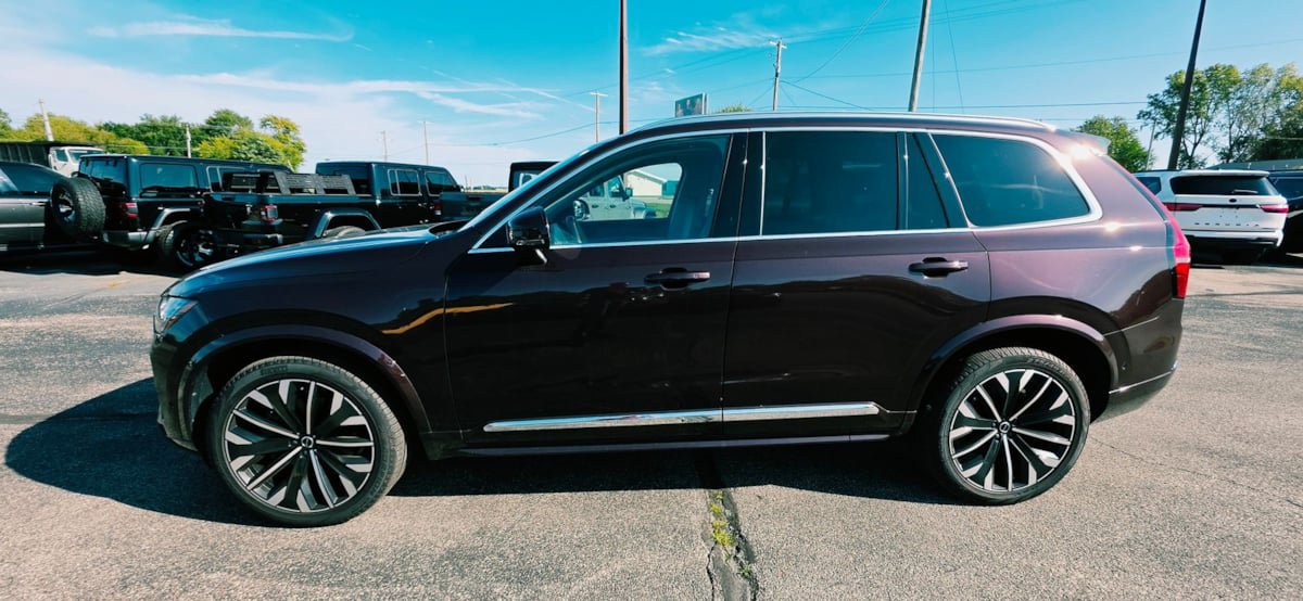 Used 2025 Volvo XC90 B6 Ultra w/ Lounge Package AWD/4WD image 8