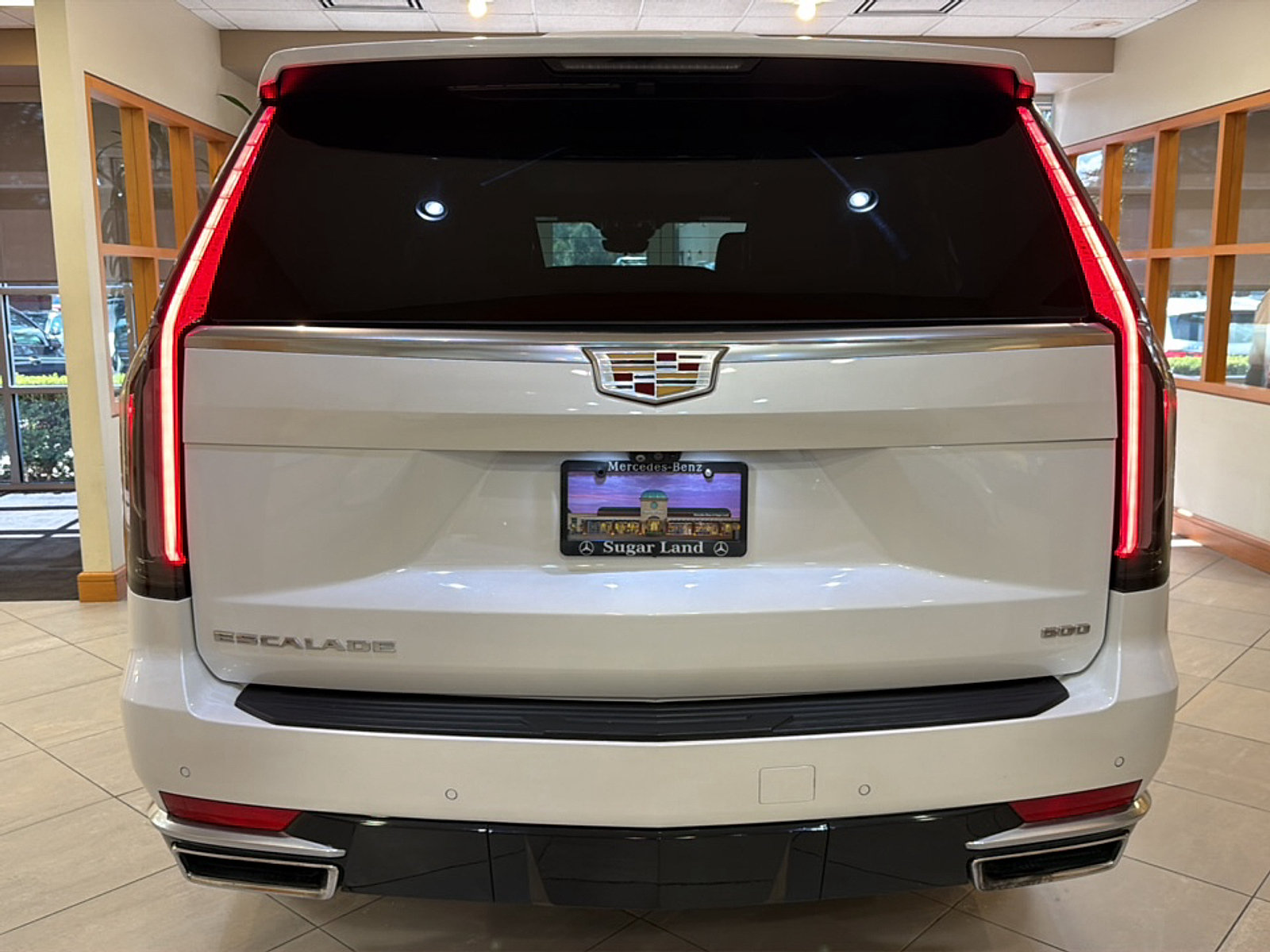 Used 2023 Cadillac Escalade ESV Premium Luxury RWD image 5