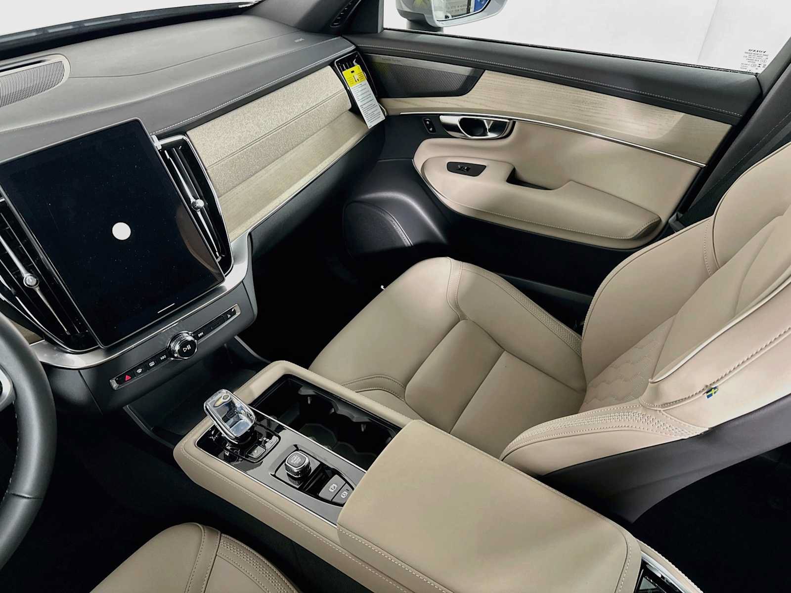 New 2027 Volvo XC90 B6 Plus AWD/4WD image 21