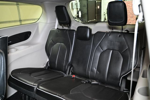 Used 2023 Chrysler Pacifica Limited FWD image 57