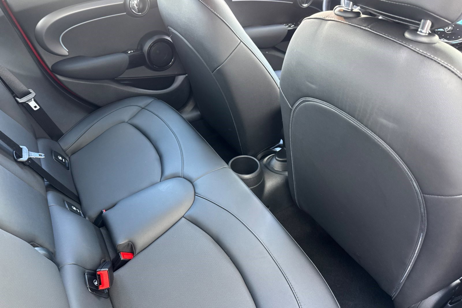 Used 2023 MINI Cooper 4-Door Hardtop image 29