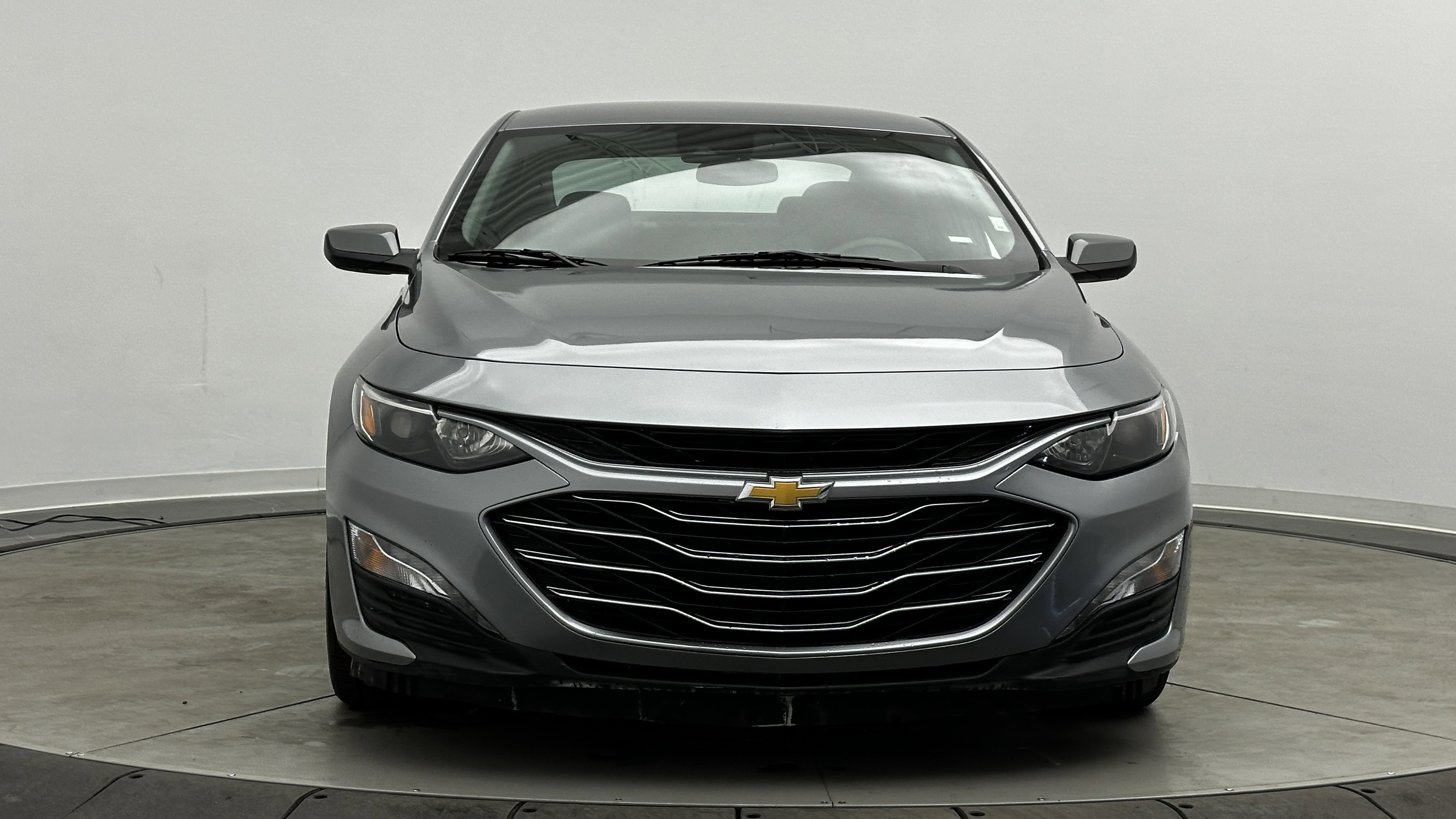 Used 2024 Chevrolet Malibu LT FWD image 2