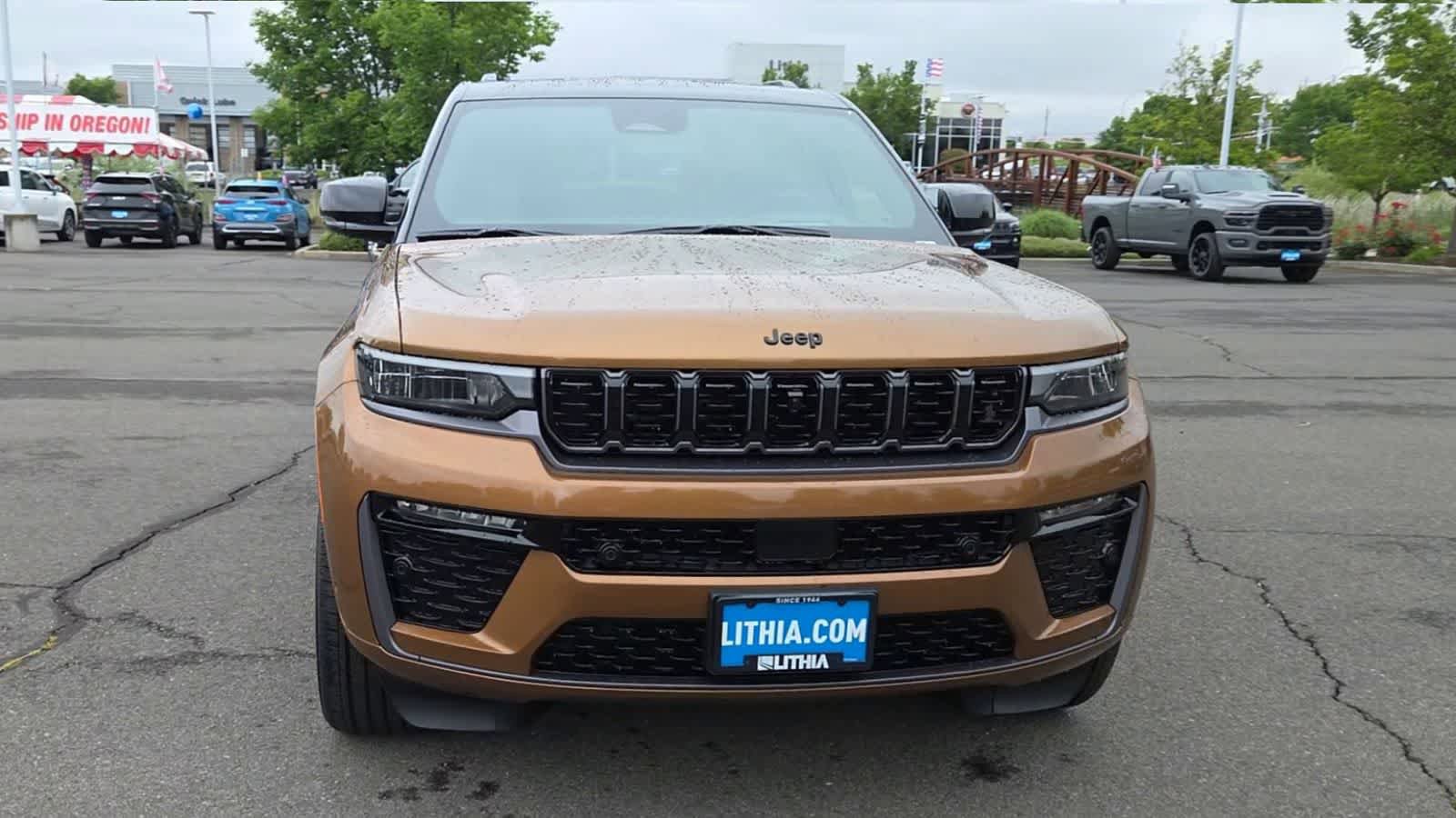 New 2026 Jeep Grand Cherokee Summit AWD/4WD image 3
