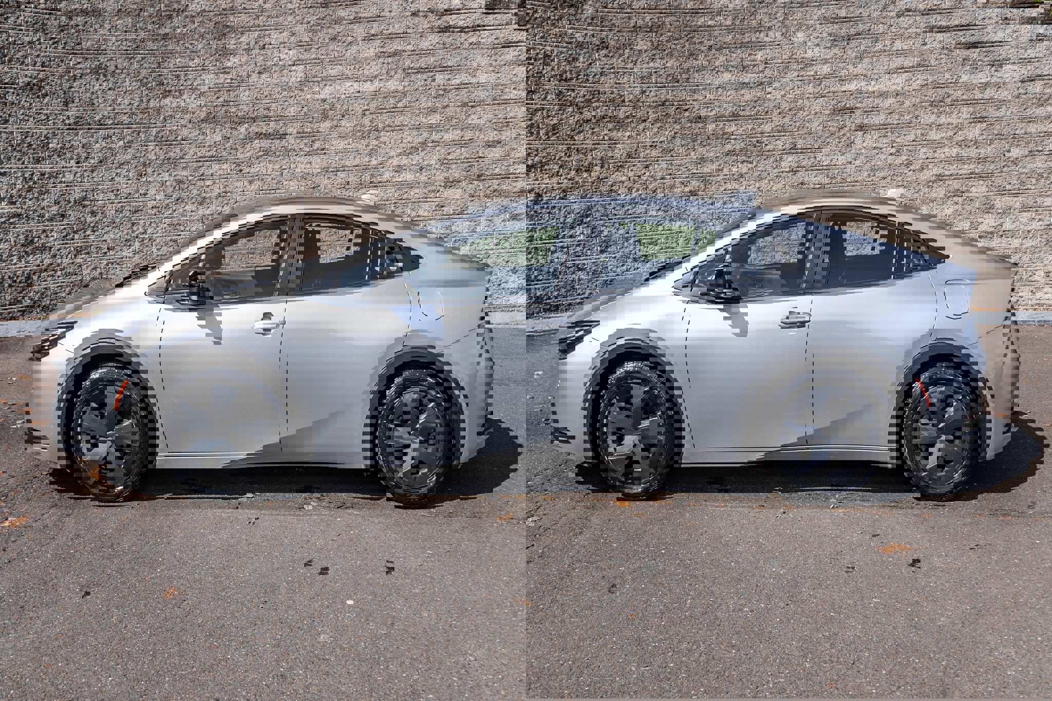 Used 2025 Toyota Prius LE image 10
