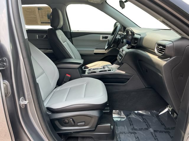 Used 2021 Ford Explorer XLT w/ Equipment Group 202A AWD/4WD image 17