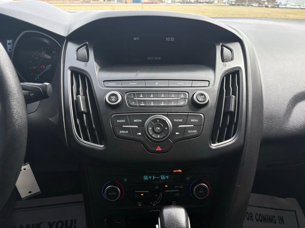 Used 2018 Ford Focus SE w/ SE Appearance Package image 29