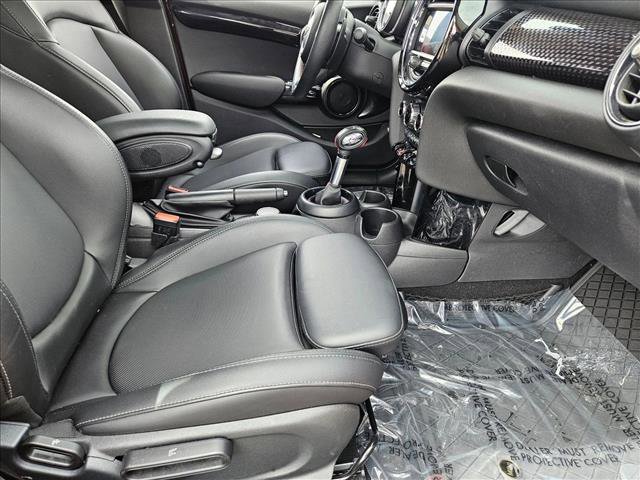 Used 2019 MINI Cooper S w/ Signature Upholstery Package image 21