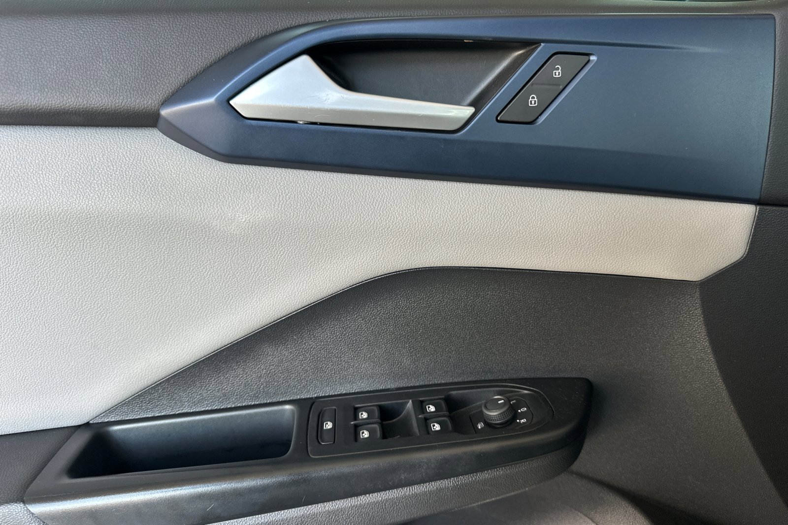 Used 2022 Volkswagen Taos SE image 11