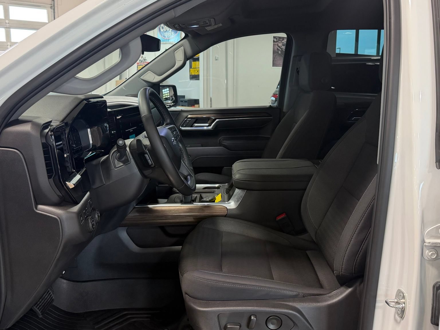 Used 2024 Chevrolet Silverado 1500 LT Trail Boss w/ Convenience Package II AWD/4WD image 13