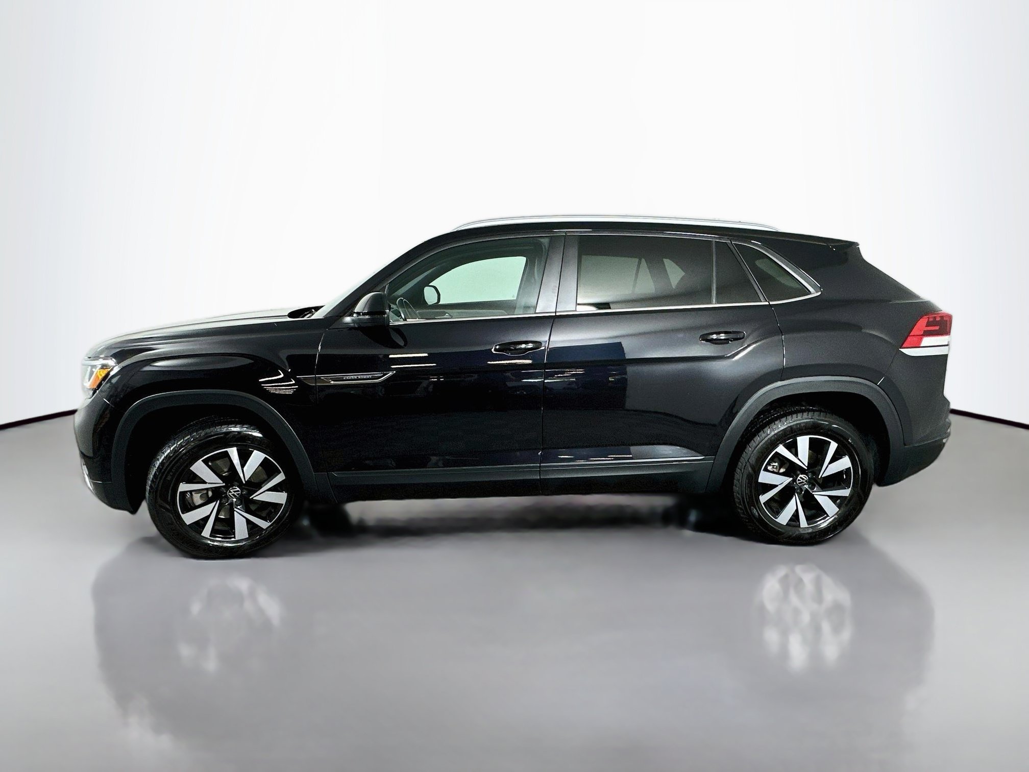 Used 2020 Volkswagen Atlas Cross Sport SE AWD/4WD image 4