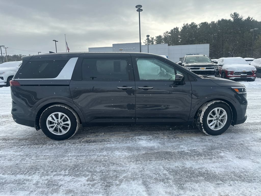 Used 2023 Kia Carnival LX image 6