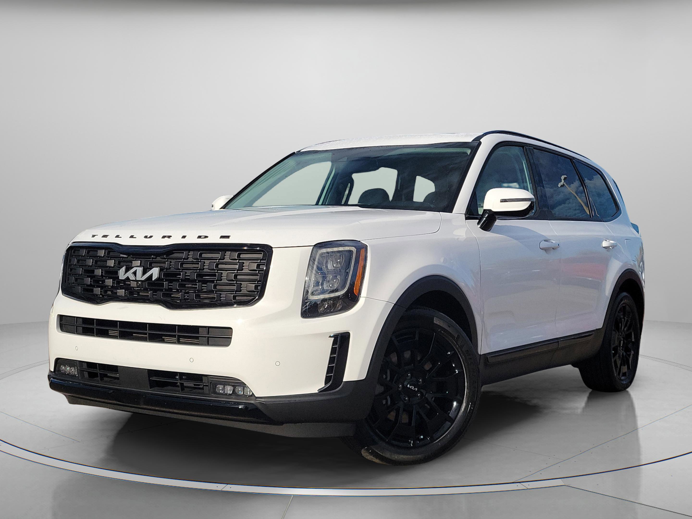 Certified 2022 Kia Telluride SX w/ Nightfall Edition Package image 2