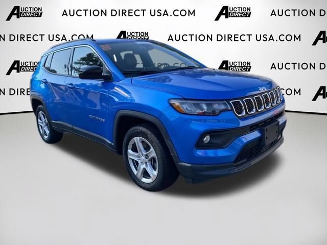 Used 2024 Jeep Compass Latitude AWD/4WD image 5