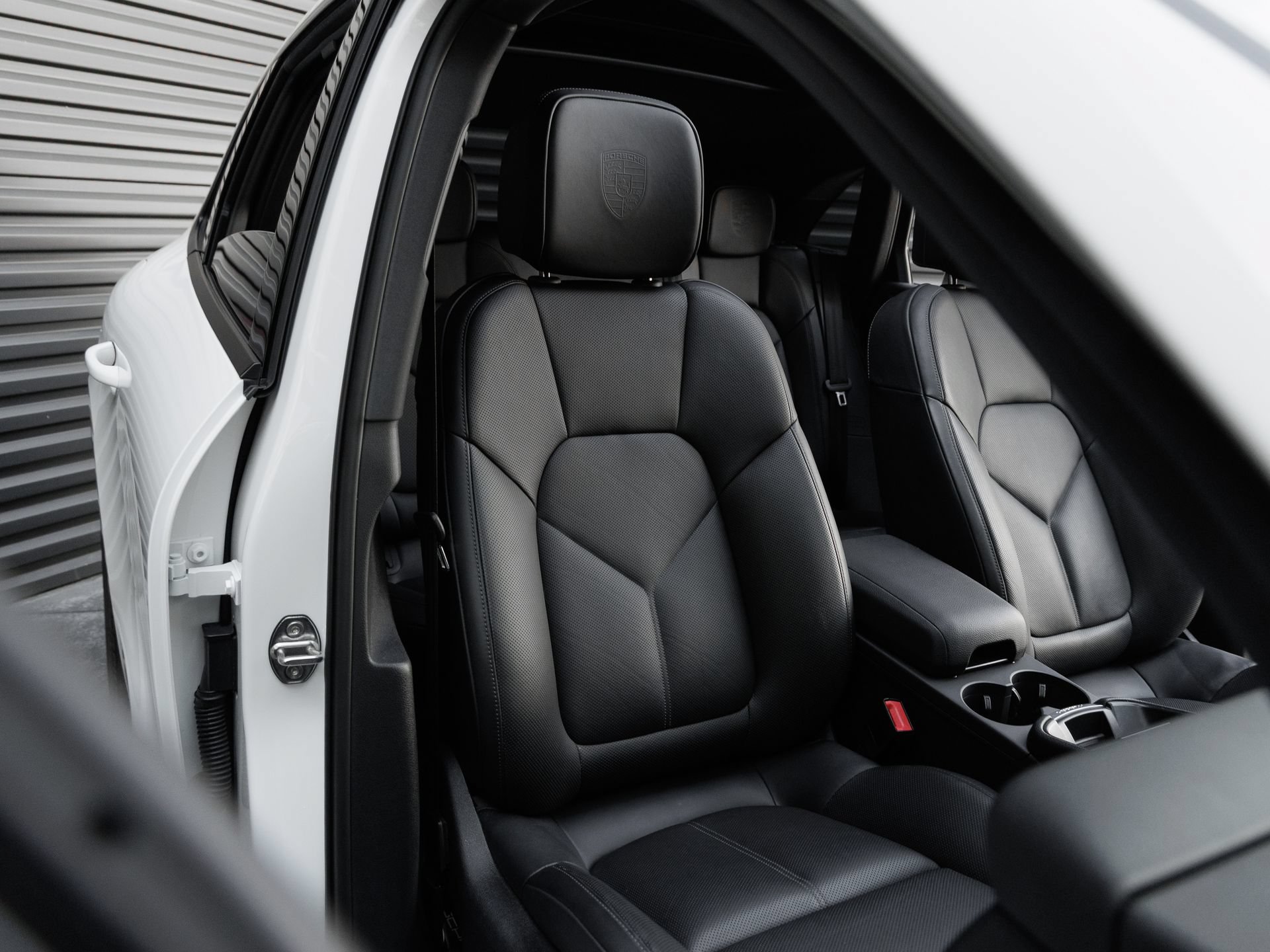 Certified 2026 Porsche Macan AWD/4WD image 37