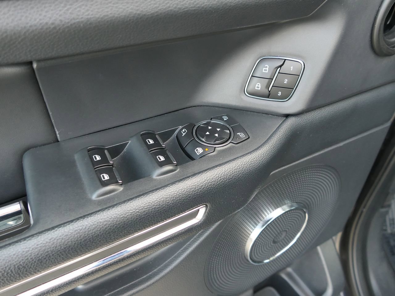 Used 2024 Ford Expedition XLT image 19