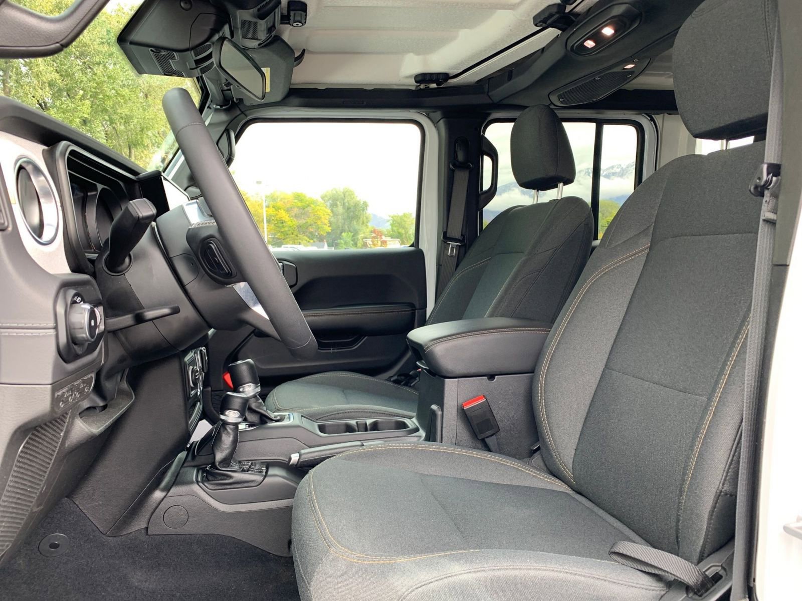Used 2025 Jeep Wrangler Sahara image 25