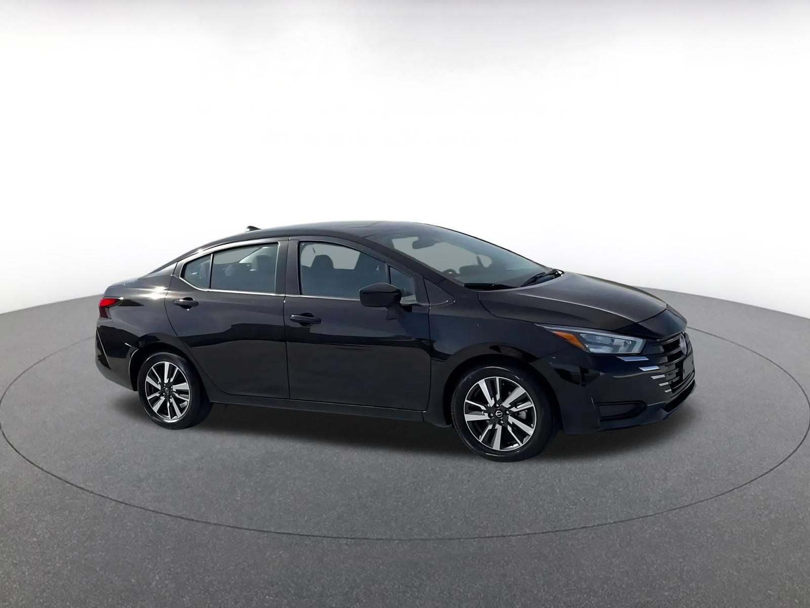 Used 2025 Nissan Versa SV FWD image 2