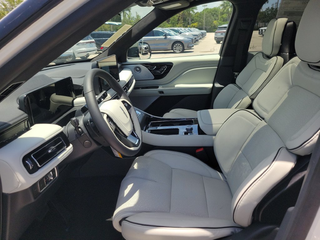New 2026 Lincoln Aviator Black Label w/ Black Label Special Edition AWD/4WD image 17
