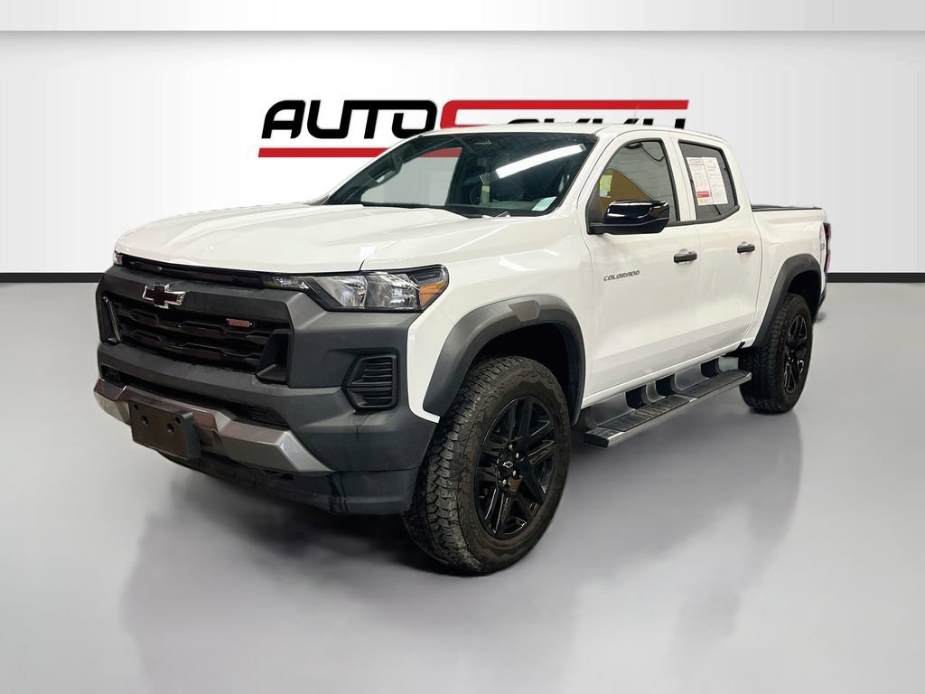 Used 2024 Chevrolet Colorado Trail Boss w/ Advanced Trailering Package AWD/4WD image 3