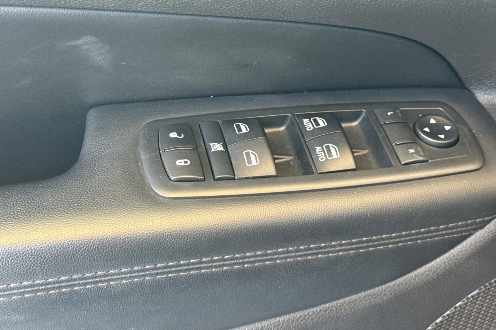 Used 2019 Jeep Grand Cherokee Limited AWD/4WD image 13