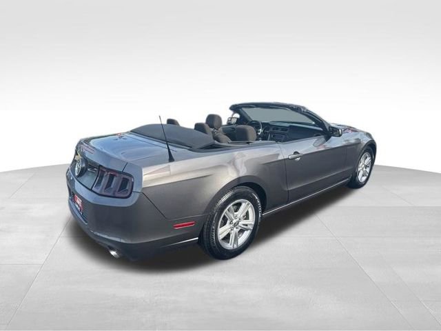 Used 2014 Ford Mustang Convertible RWD image 3