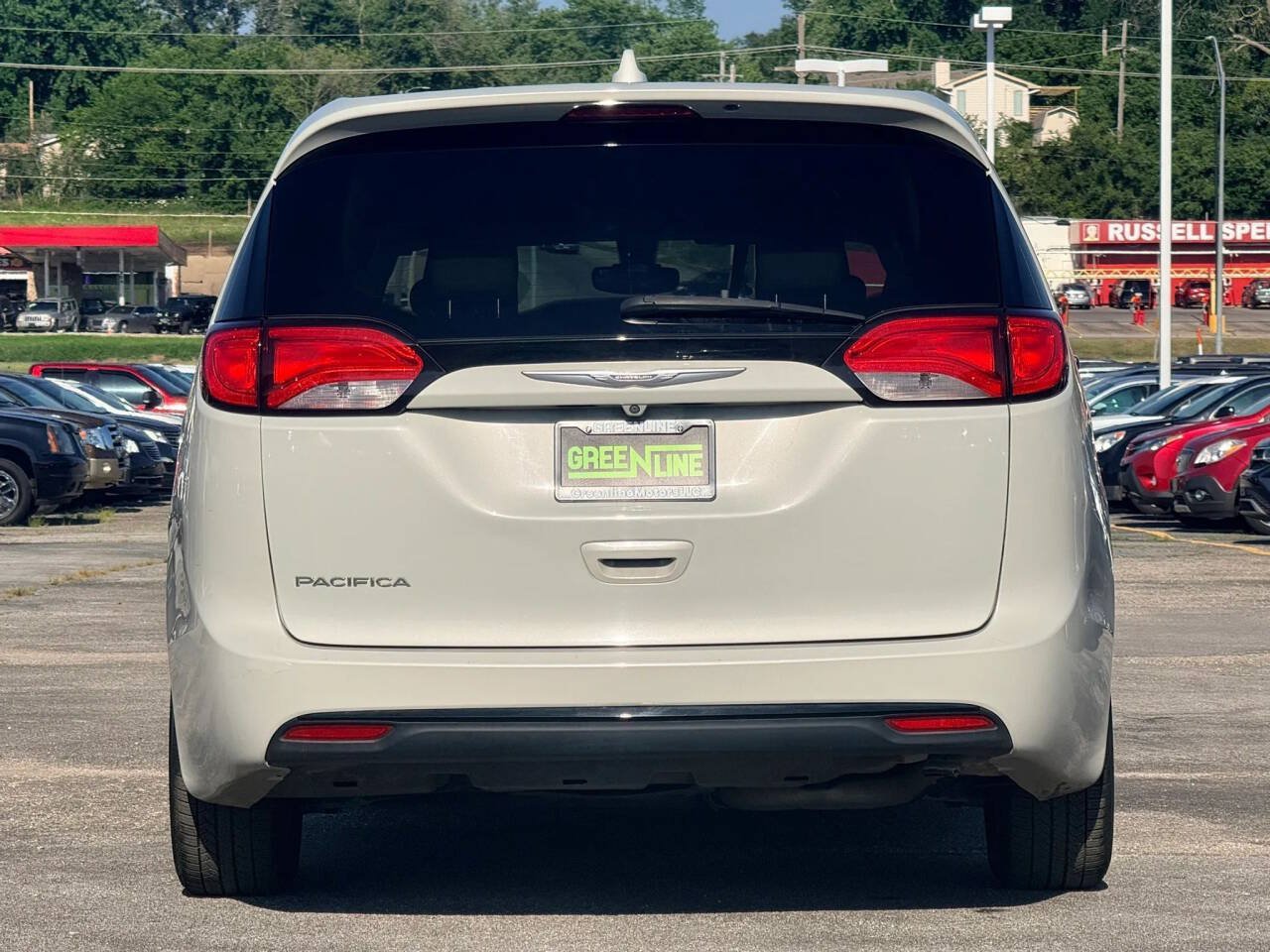 Used 2017 Chrysler Pacifica Touring FWD image 4