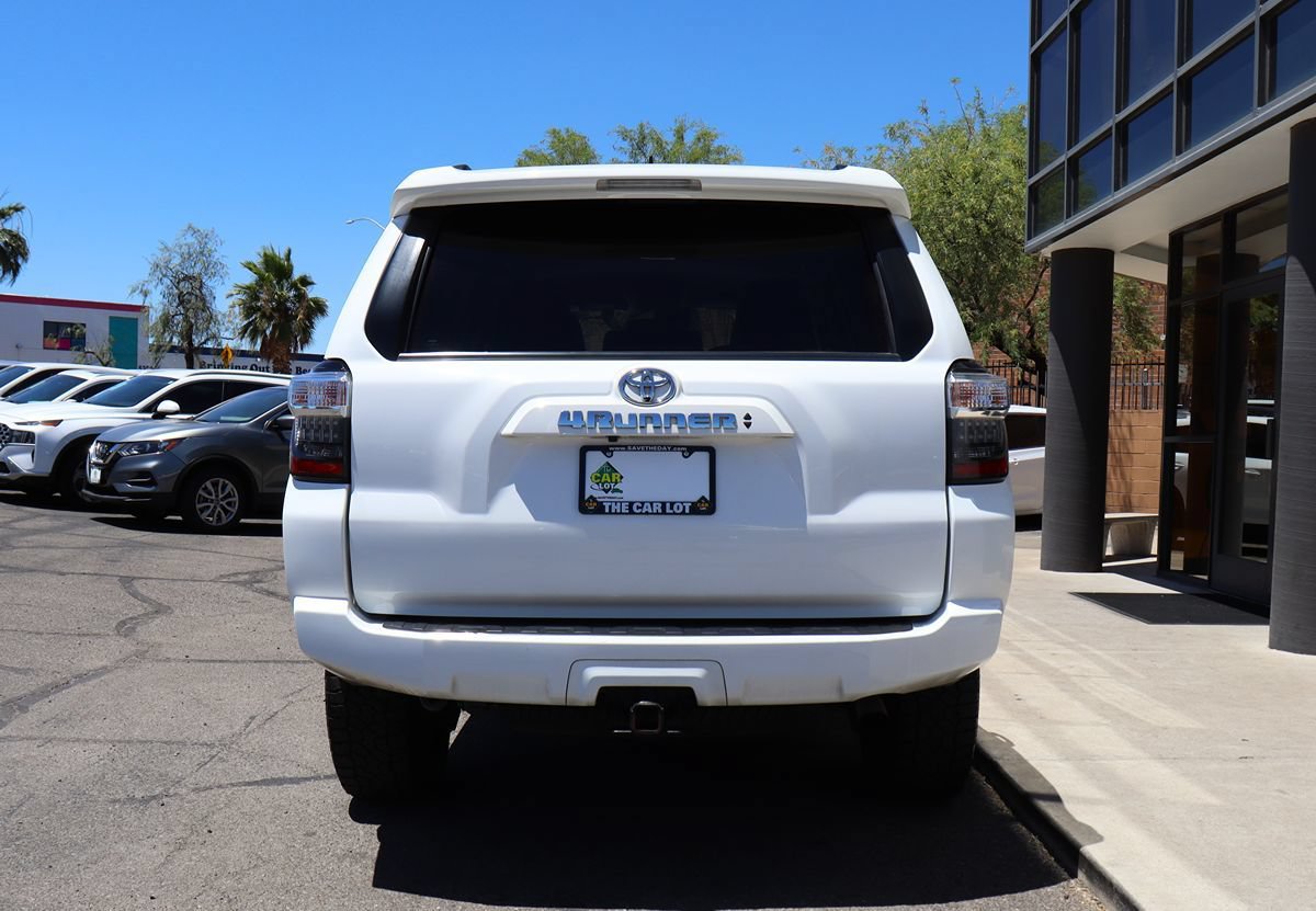 Used 2022 Toyota 4Runner SR5 AWD/4WD image 11