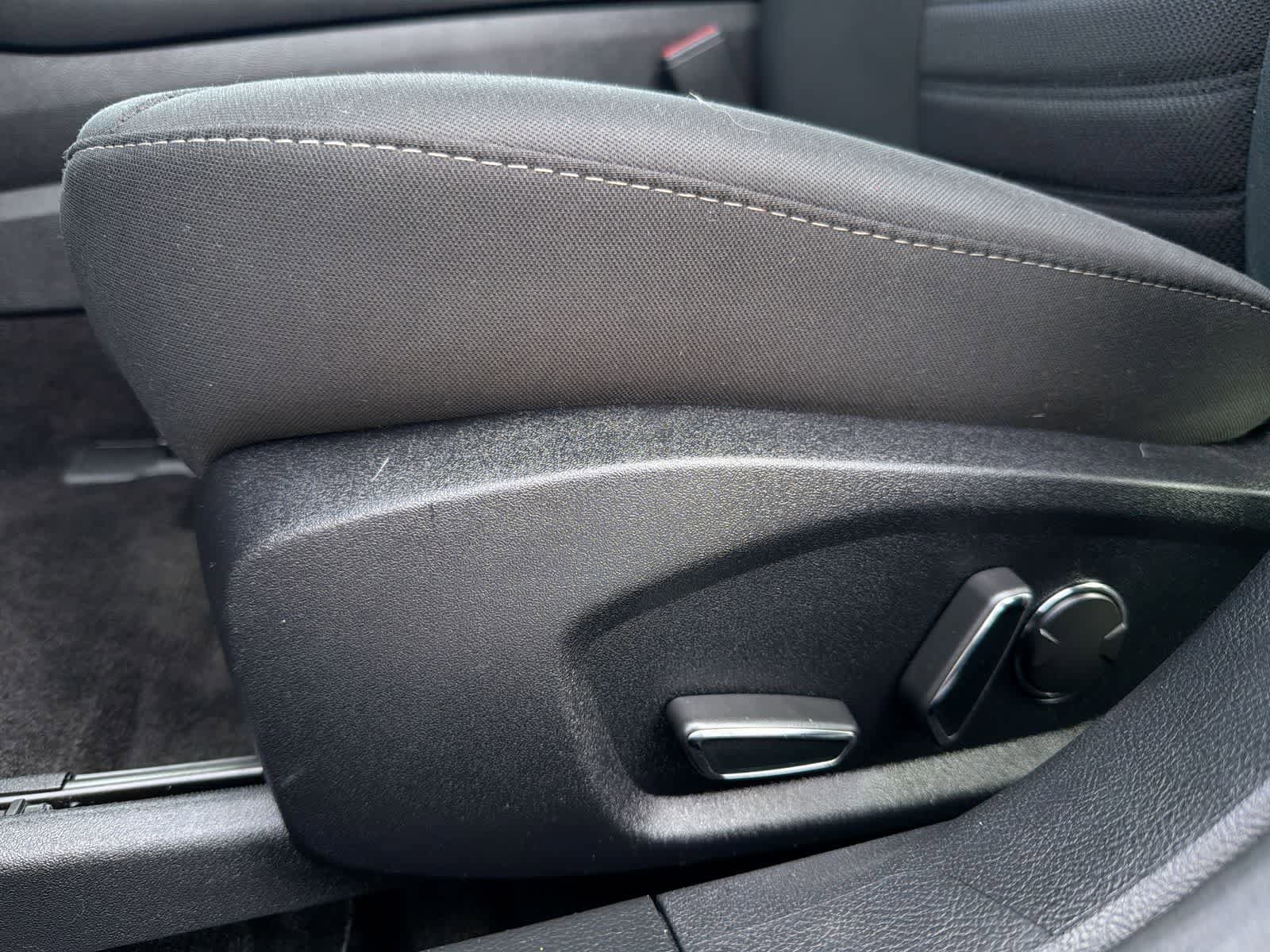 Used 2020 Ford Fusion SE FWD image 18