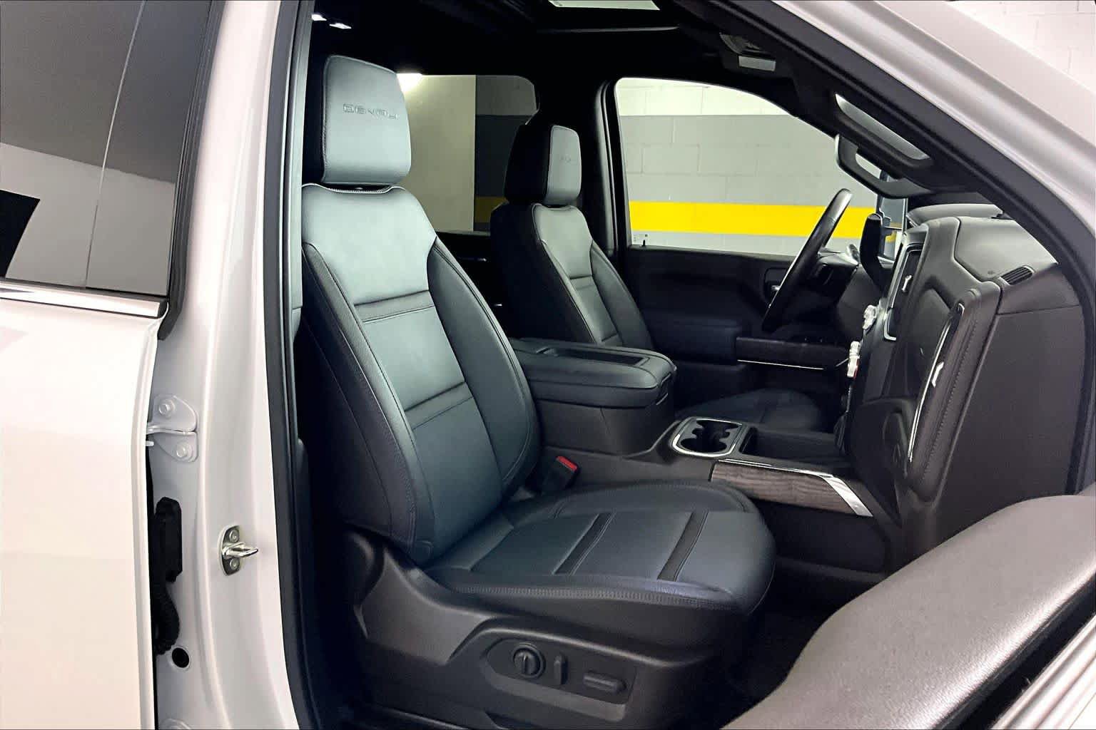 Certified 2022 GMC Sierra 2500 Denali w/ Denali Ultimate Package AWD/4WD image 9
