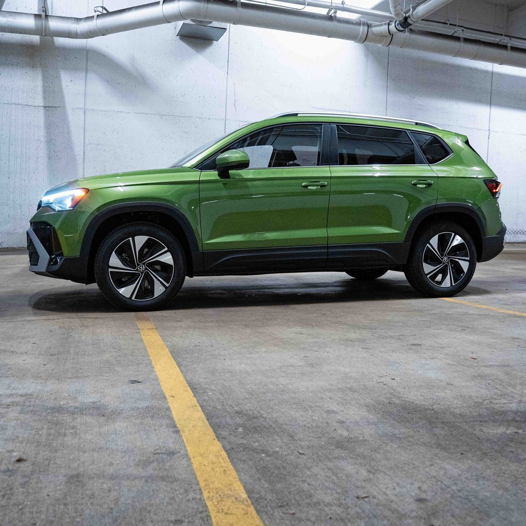 New 2025 Volkswagen Taos SE image 3