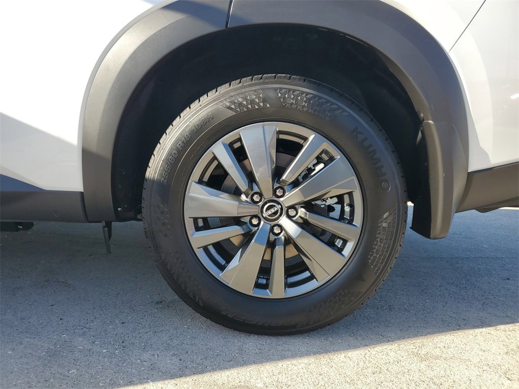 New 2025 Nissan Pathfinder SV image 5