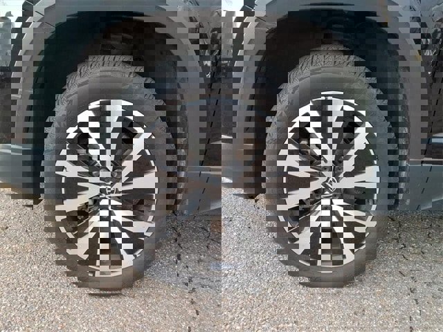 Used 2024 Volkswagen Taos SE image 9