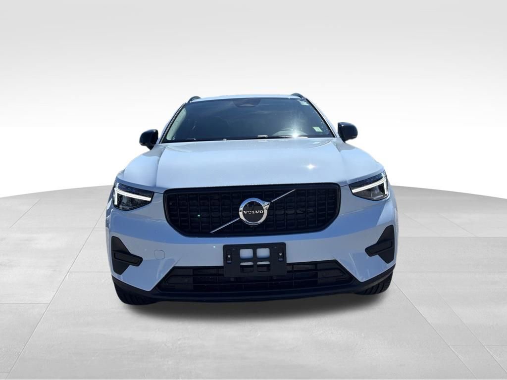 New 2026 Volvo XC40 B5 Core w/ Climate Package AWD/4WD image 8