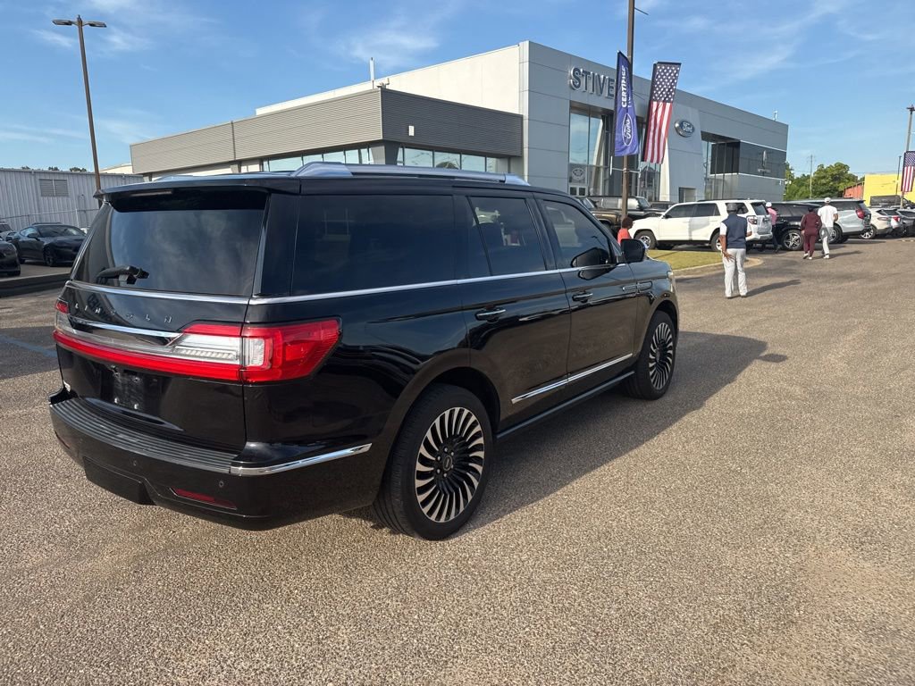 Used 2020 Lincoln Navigator Black Label w/ Cargo Convenience Package AWD/4WD image 16