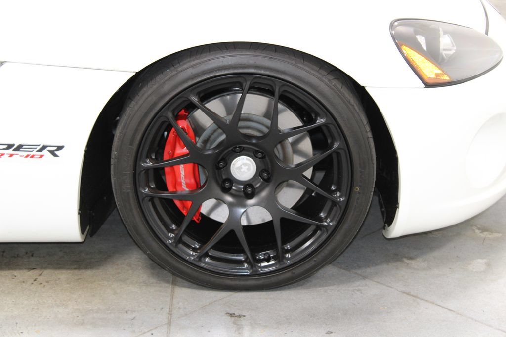 Used 2004 Dodge Viper SRT-10 RWD image 12