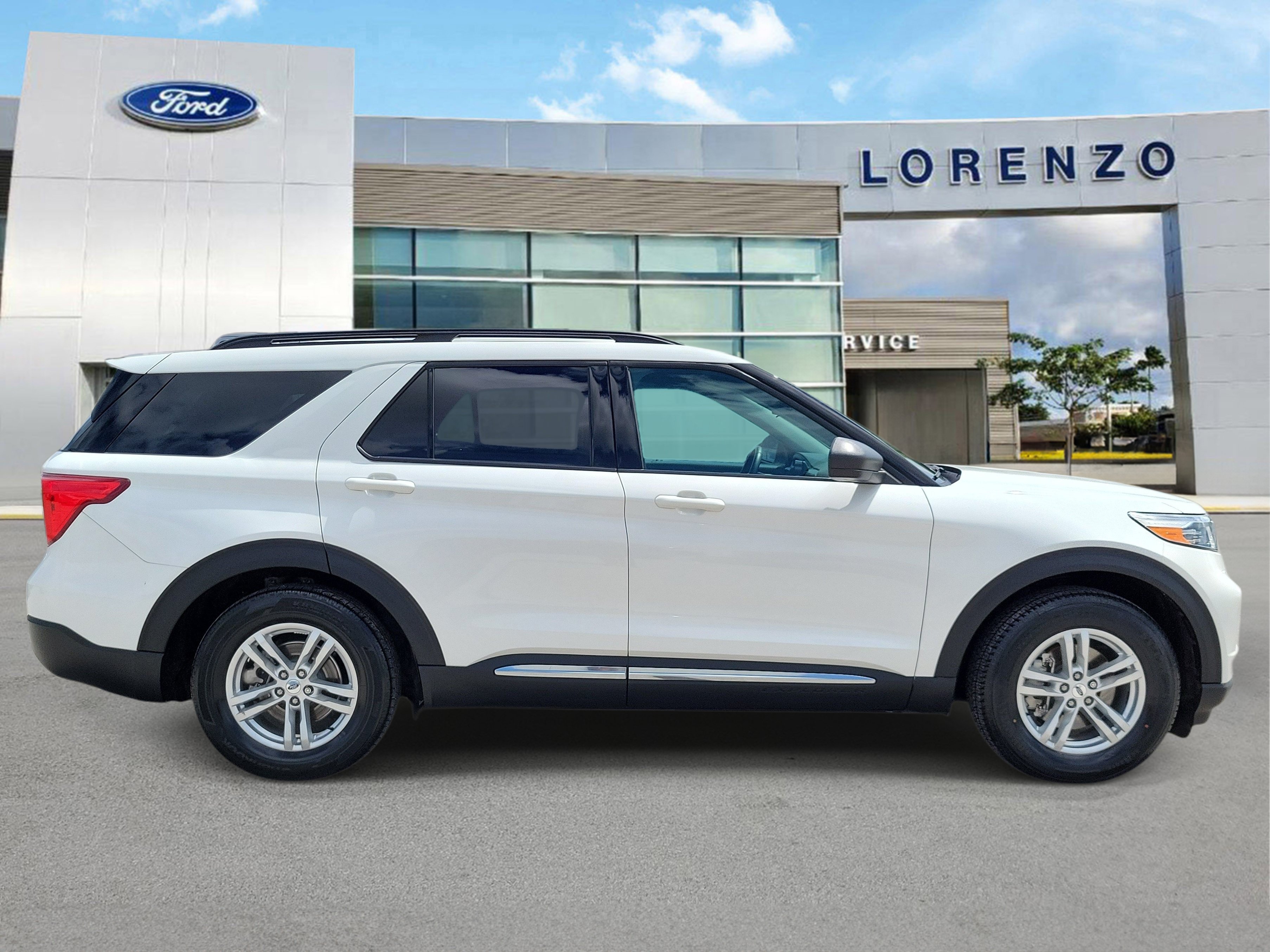 Used 2023 Ford Explorer XLT RWD image 4