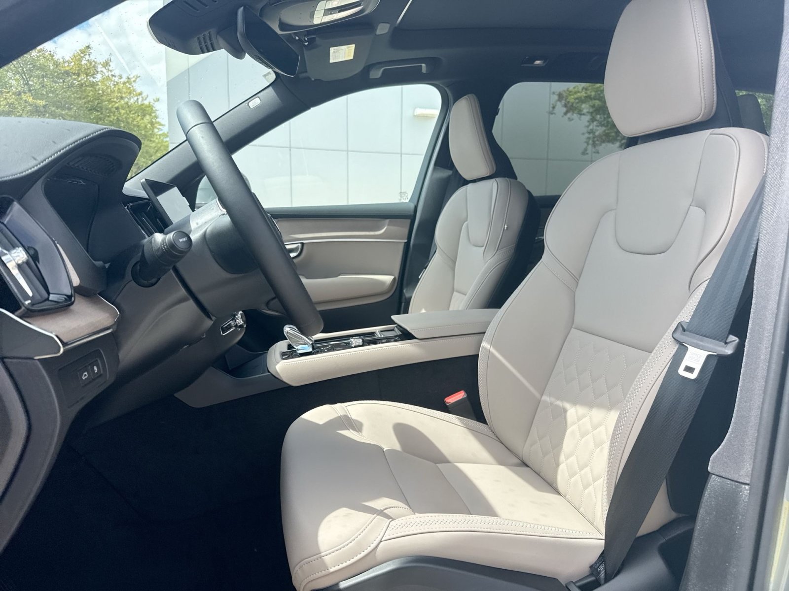New 2026 Volvo XC90 T8 Plus w/ Protection Package Premier AWD/4WD image 13