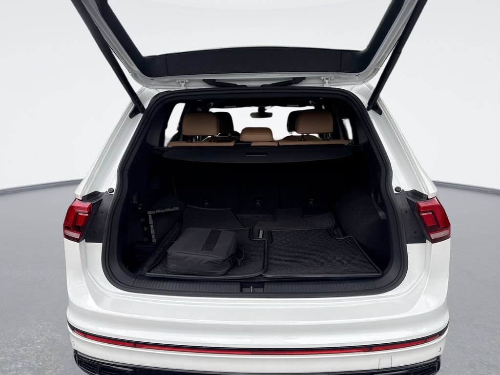 Used 2024 Volkswagen Tiguan SE R-Line AWD/4WD image 21