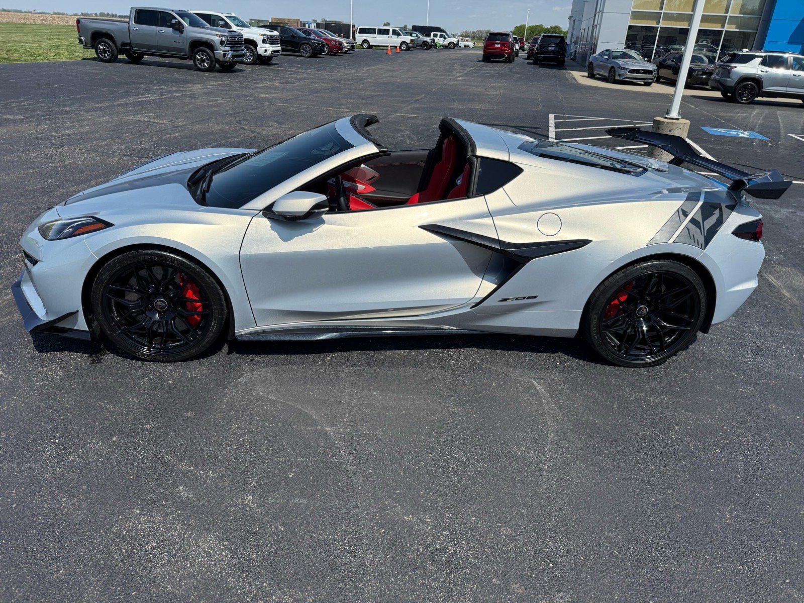 Used 2024 Chevrolet Corvette Z06 w/ Z07 Performance Package RWD image 4