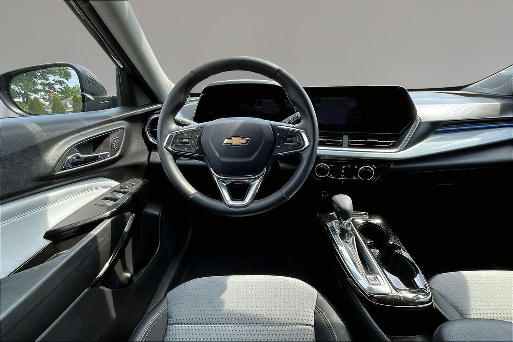 Used 2024 Chevrolet Trax LT w/ Driver Confidence Package FWD image 8