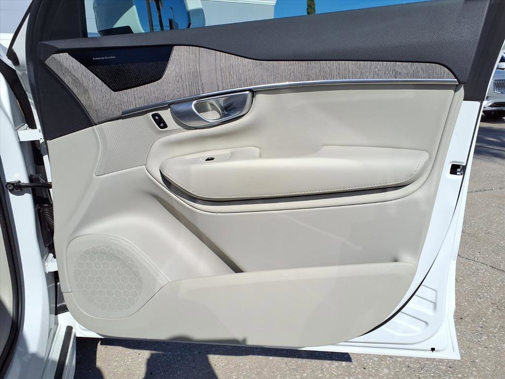 Certified 2024 Volvo XC90 B6 Plus image 13