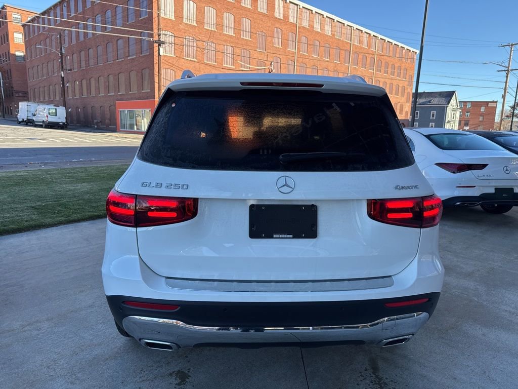 New 2026 Mercedes-Benz GLB 250 4MATIC image 7