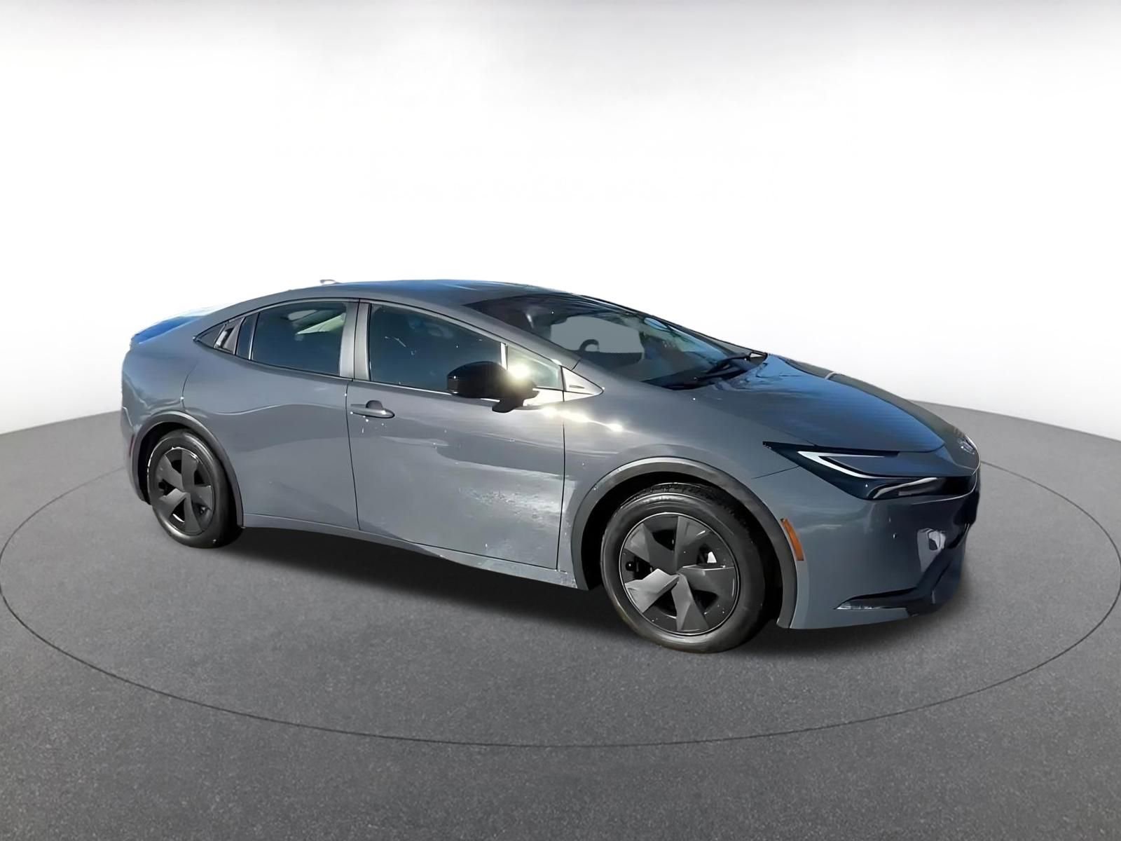 Used 2025 Toyota Prius LE image 2