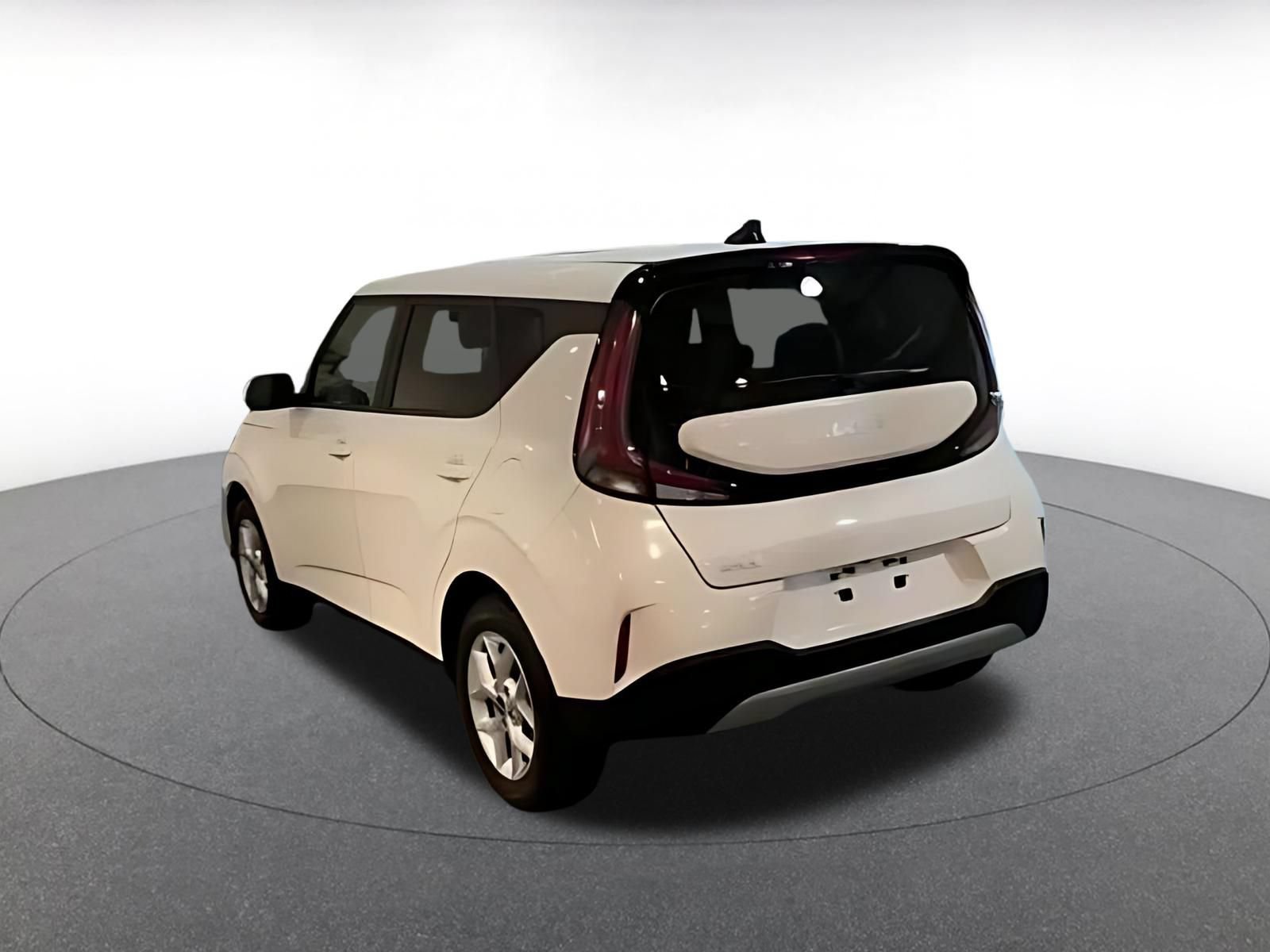 Used 2025 Kia Soul LX w/ LX Technology Package FWD image 15
