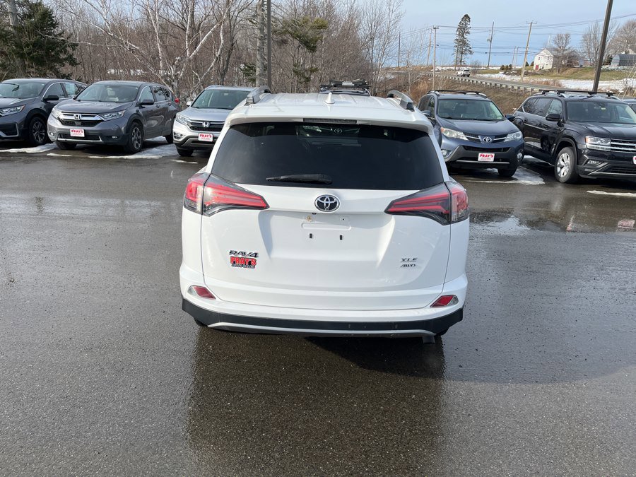 Used 2018 Toyota RAV4 XLE AWD/4WD image 3