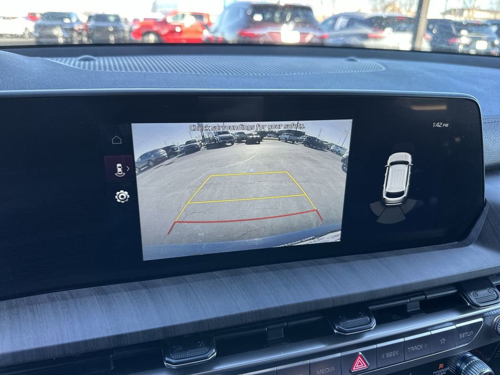 Used 2024 Kia Telluride EX w/ EX Captain's Chair Package image 17