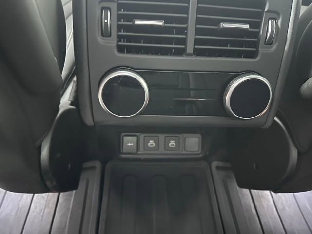 Used 2024 Land Rover Discovery Metropolitan Edition AWD/4WD image 18