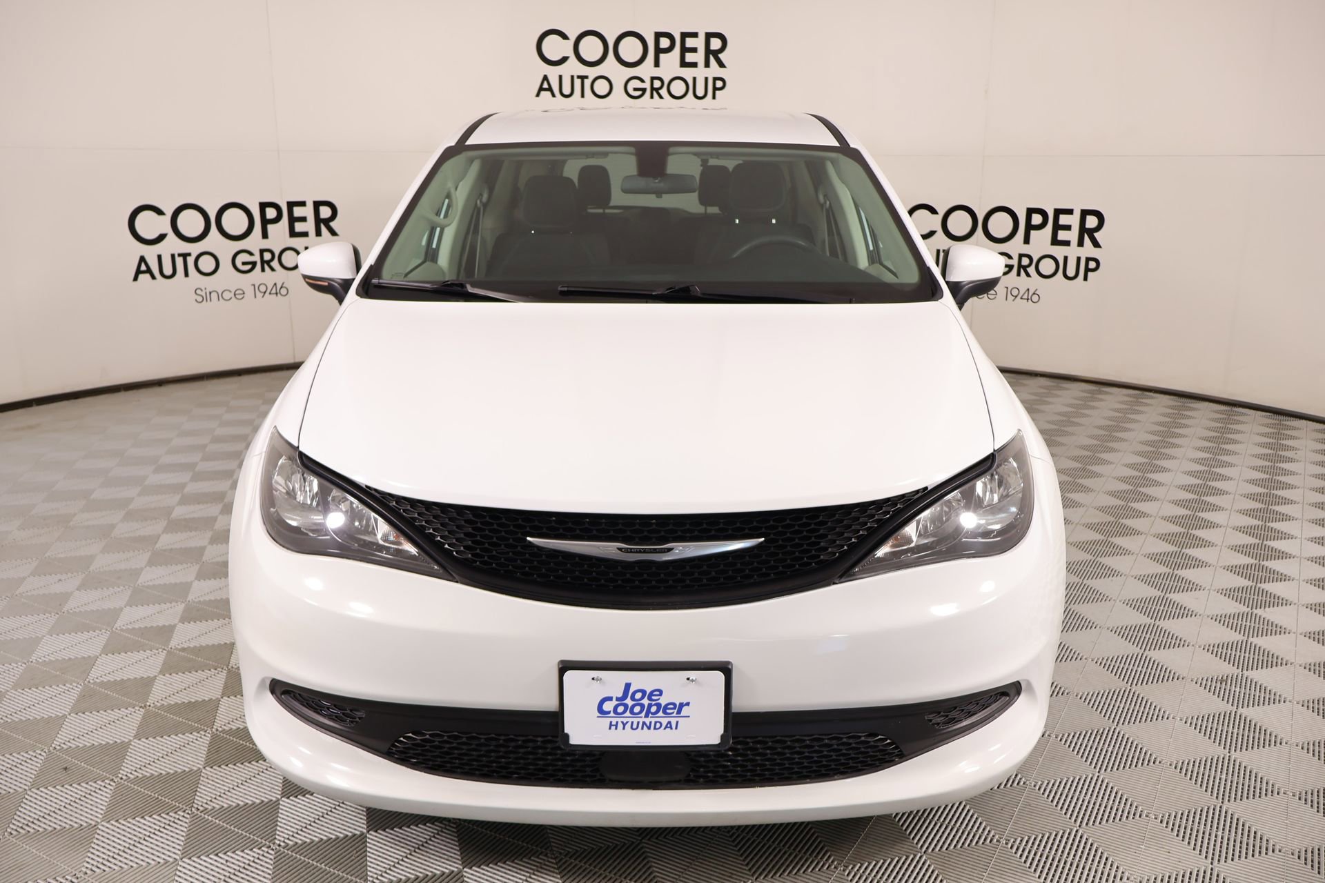 Used 2022 Chrysler Voyager LX image 8